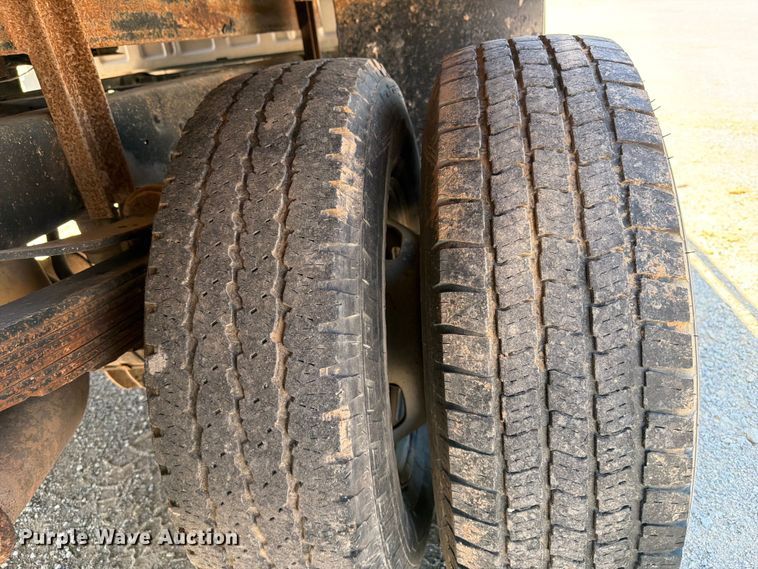 image for item FI0274 2016 Ford F350 Super Duty Ext. Cab flatbed pickup truck
