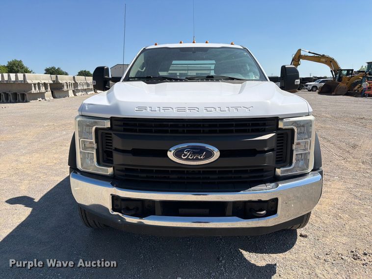 image for item FI0275 2017 Ford F550 Super Duty Ext. Cab flatbed truck