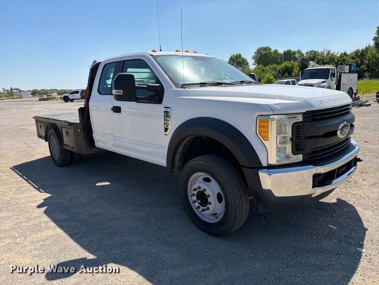image for item FI0275 2017 Ford F550 Super Duty Ext. Cab flatbed truck
