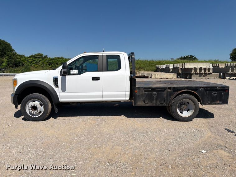 image for item FI0275 2017 Ford F550 Super Duty Ext. Cab flatbed truck