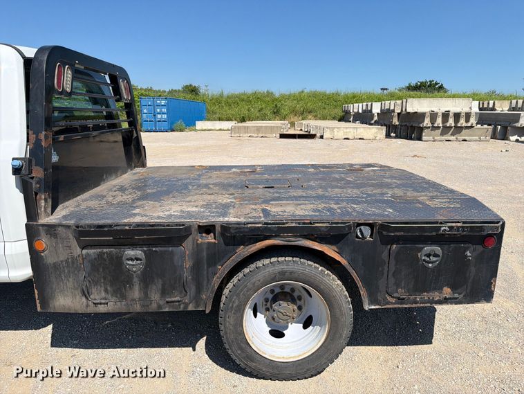 image for item FI0275 2017 Ford F550 Super Duty Ext. Cab flatbed truck