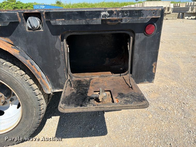 image for item FI0275 2017 Ford F550 Super Duty Ext. Cab flatbed truck