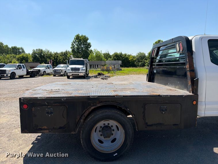 image for item FI0275 2017 Ford F550 Super Duty Ext. Cab flatbed truck