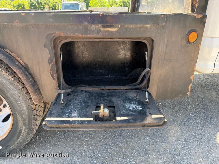 image for item FI0275 2017 Ford F550 Super Duty Ext. Cab flatbed truck