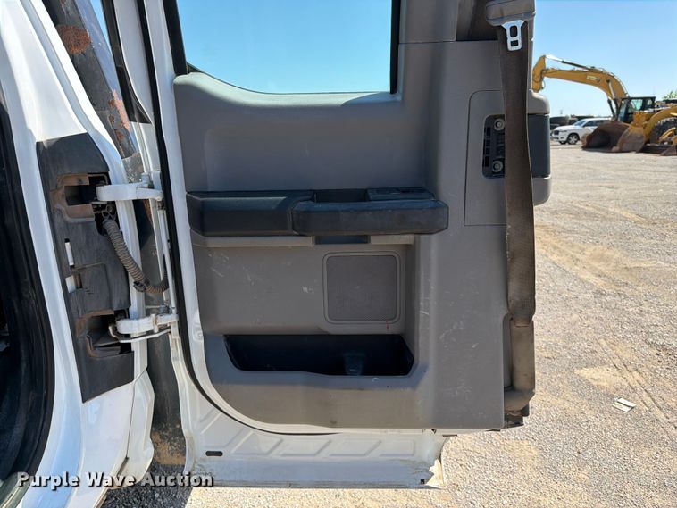 image for item FI0275 2017 Ford F550 Super Duty Ext. Cab flatbed truck