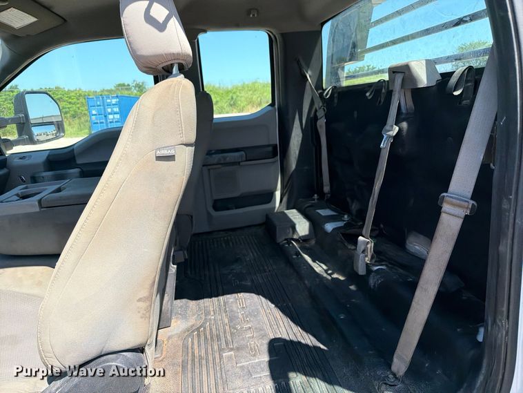 image for item FI0275 2017 Ford F550 Super Duty Ext. Cab flatbed truck