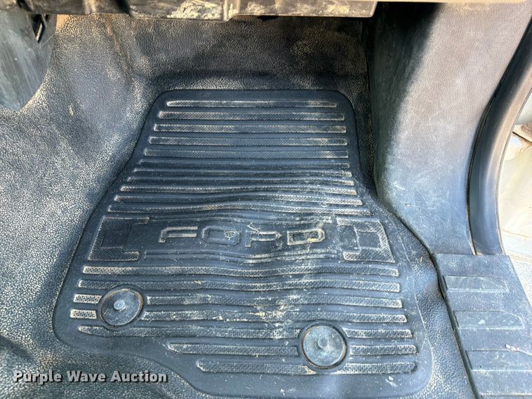 image for item FI0275 2017 Ford F550 Super Duty Ext. Cab flatbed truck
