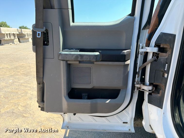 image for item FI0275 2017 Ford F550 Super Duty Ext. Cab flatbed truck