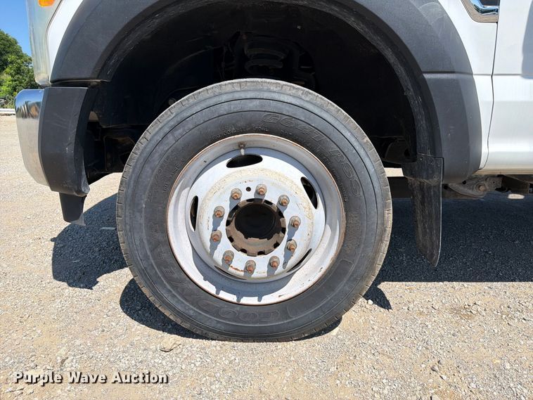 image for item FI0275 2017 Ford F550 Super Duty Ext. Cab flatbed truck