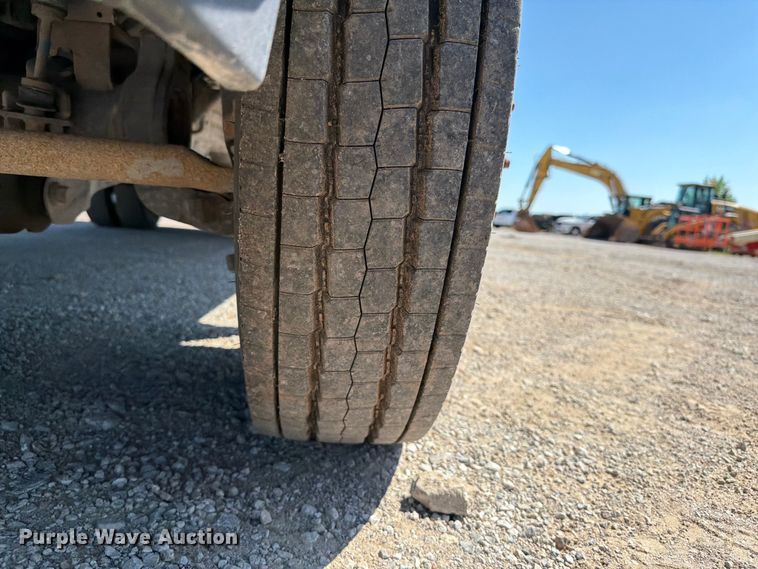 image for item FI0275 2017 Ford F550 Super Duty Ext. Cab flatbed truck