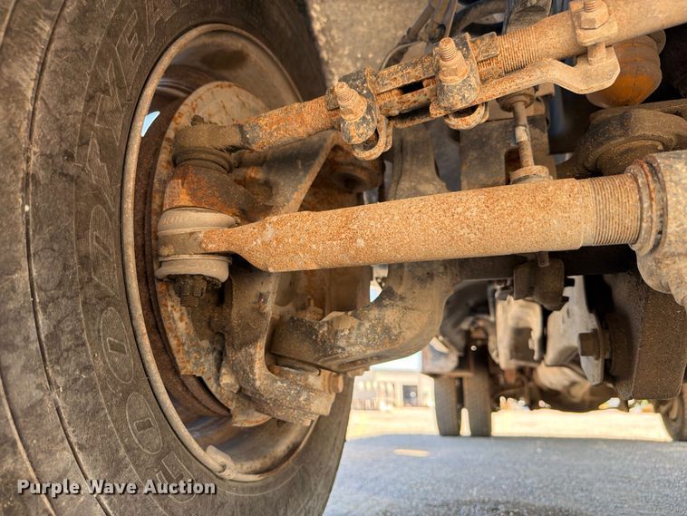 image for item FI0275 2017 Ford F550 Super Duty Ext. Cab flatbed truck