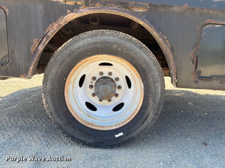 image for item FI0275 2017 Ford F550 Super Duty Ext. Cab flatbed truck