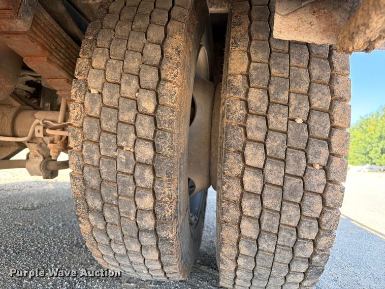 image for item FI0275 2017 Ford F550 Super Duty Ext. Cab flatbed truck