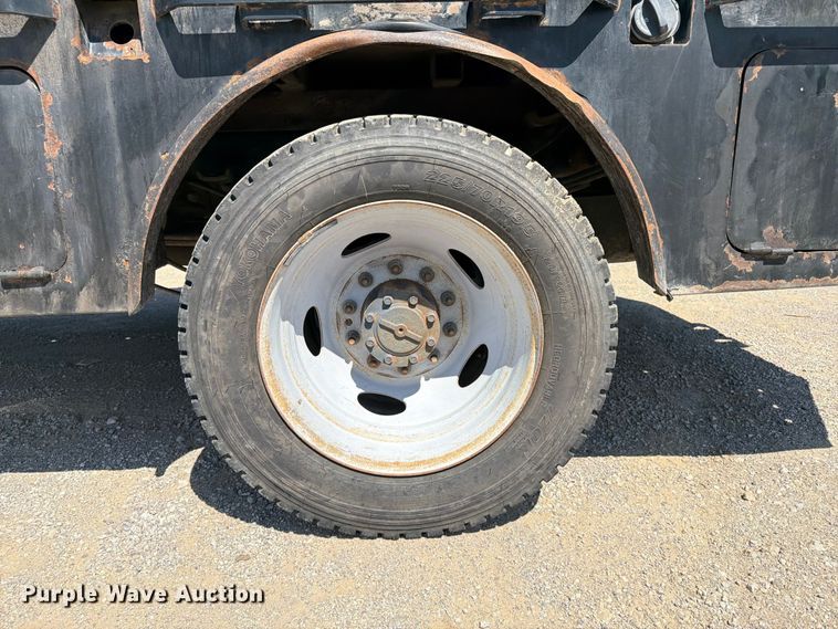 image for item FI0275 2017 Ford F550 Super Duty Ext. Cab flatbed truck
