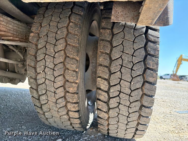 image for item FI0275 2017 Ford F550 Super Duty Ext. Cab flatbed truck