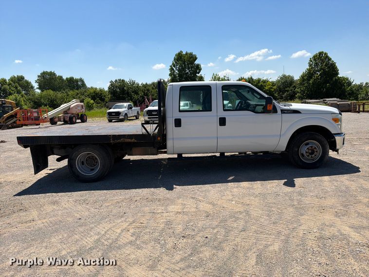 image for item FI0276 2016 Ford F350 Super Duty Crew Cab flatbed pickup truck