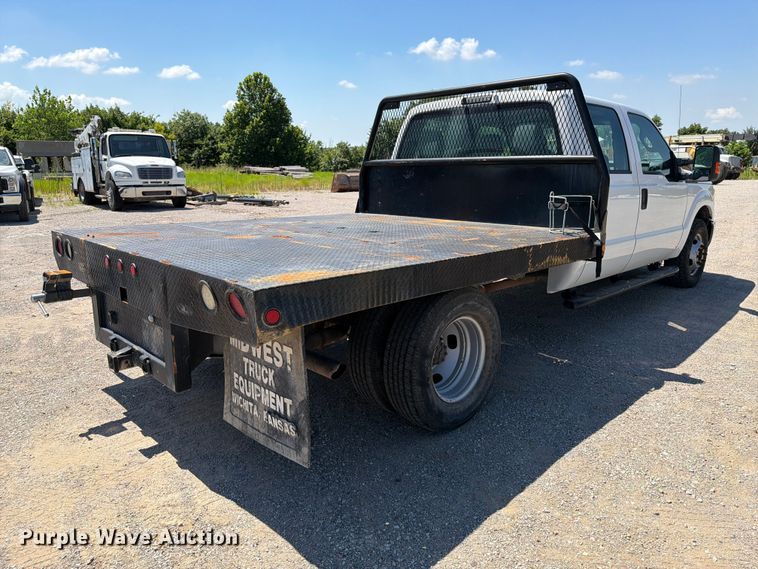 image for item FI0276 2016 Ford F350 Super Duty Crew Cab flatbed pickup truck