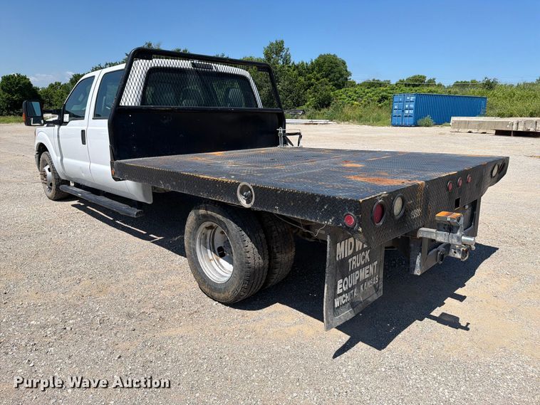 image for item FI0276 2016 Ford F350 Super Duty Crew Cab flatbed pickup truck