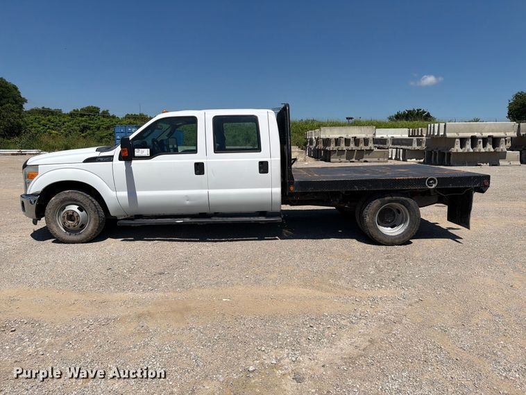 image for item FI0276 2016 Ford F350 Super Duty Crew Cab flatbed pickup truck