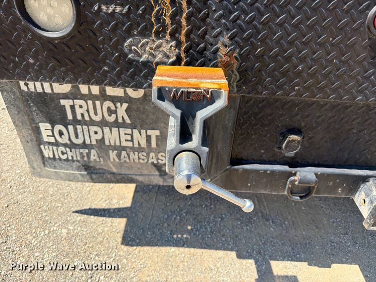 image for item FI0276 2016 Ford F350 Super Duty Crew Cab flatbed pickup truck