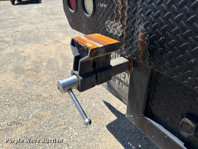 image for item FI0276 2016 Ford F350 Super Duty Crew Cab flatbed pickup truck