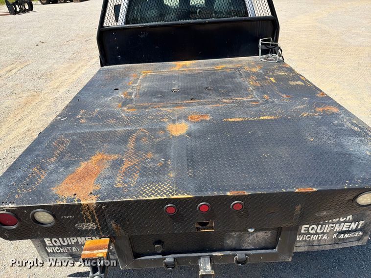 image for item FI0276 2016 Ford F350 Super Duty Crew Cab flatbed pickup truck