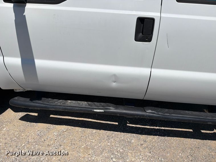 image for item FI0276 2016 Ford F350 Super Duty Crew Cab flatbed pickup truck