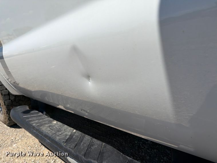 image for item FI0276 2016 Ford F350 Super Duty Crew Cab flatbed pickup truck