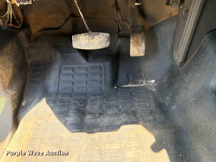 image for item FI0276 2016 Ford F350 Super Duty Crew Cab flatbed pickup truck