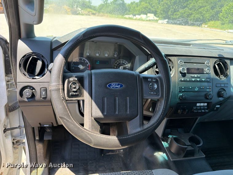 image for item FI0276 2016 Ford F350 Super Duty Crew Cab flatbed pickup truck