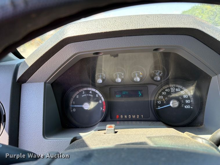 image for item FI0276 2016 Ford F350 Super Duty Crew Cab flatbed pickup truck