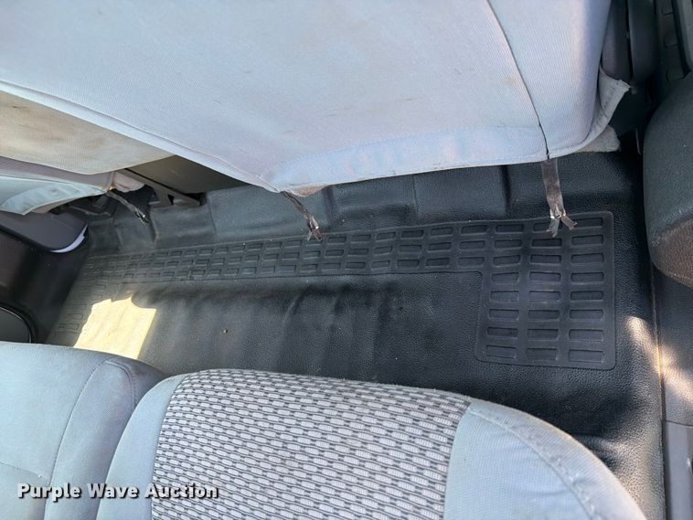 image for item FI0276 2016 Ford F350 Super Duty Crew Cab flatbed pickup truck