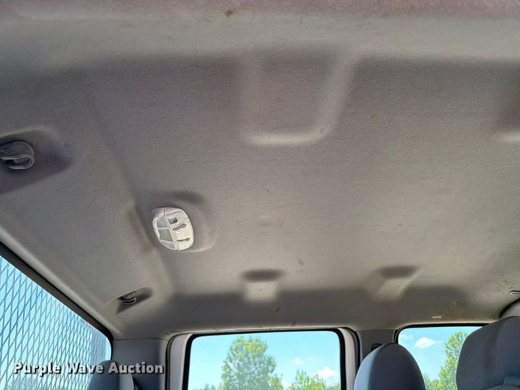 image for item FI0276 2016 Ford F350 Super Duty Crew Cab flatbed pickup truck