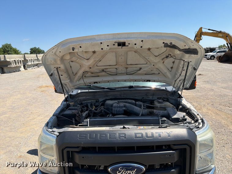 image for item FI0276 2016 Ford F350 Super Duty Crew Cab flatbed pickup truck