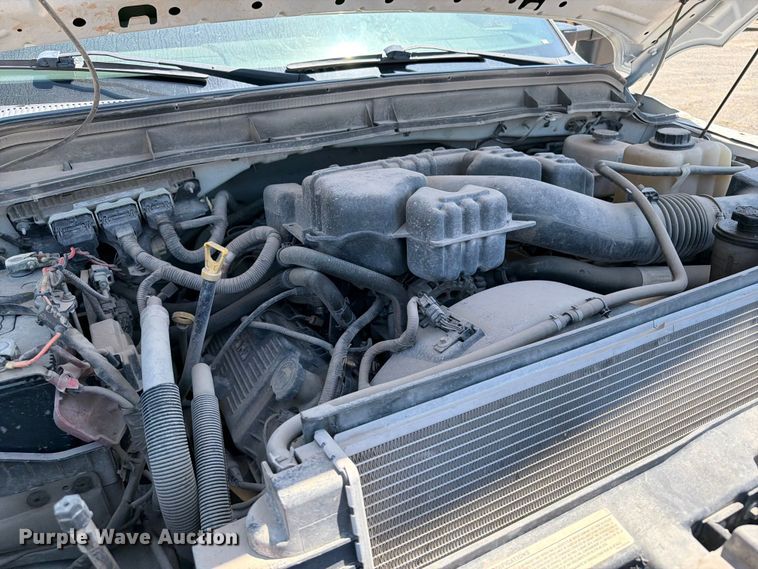 image for item FI0276 2016 Ford F350 Super Duty Crew Cab flatbed pickup truck