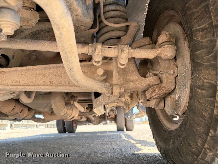 image for item FI0276 2016 Ford F350 Super Duty Crew Cab flatbed pickup truck