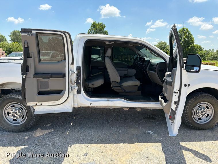 image for item FI0277 2021 Ford F250 Super Duty Ext. Cab pickup truck