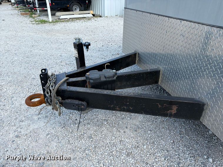 image for item FI0280 1998 Wells Cargo enclosed cargo trailer