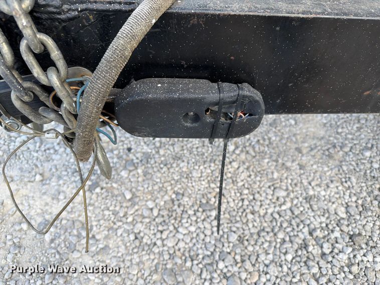 image for item FI0280 1998 Wells Cargo enclosed cargo trailer