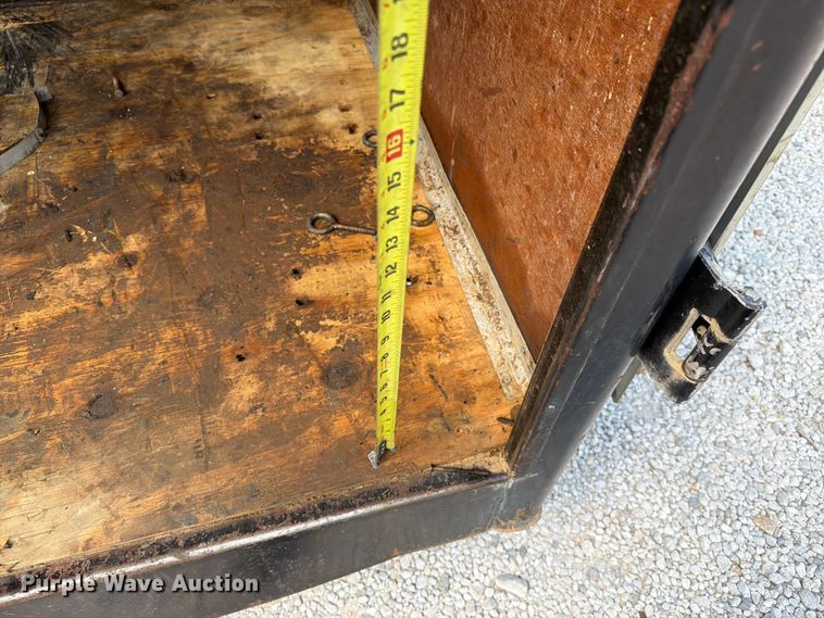 image for item FI0280 1998 Wells Cargo enclosed cargo trailer