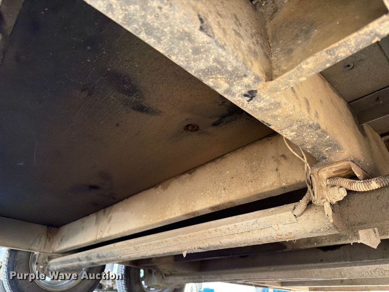 image for item FI0280 1998 Wells Cargo enclosed cargo trailer