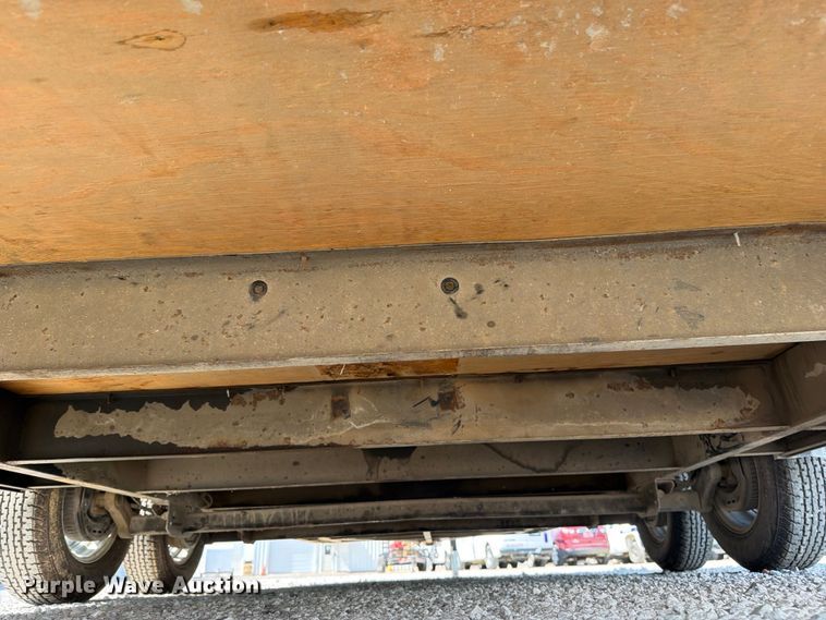 image for item FI0280 1998 Wells Cargo enclosed cargo trailer