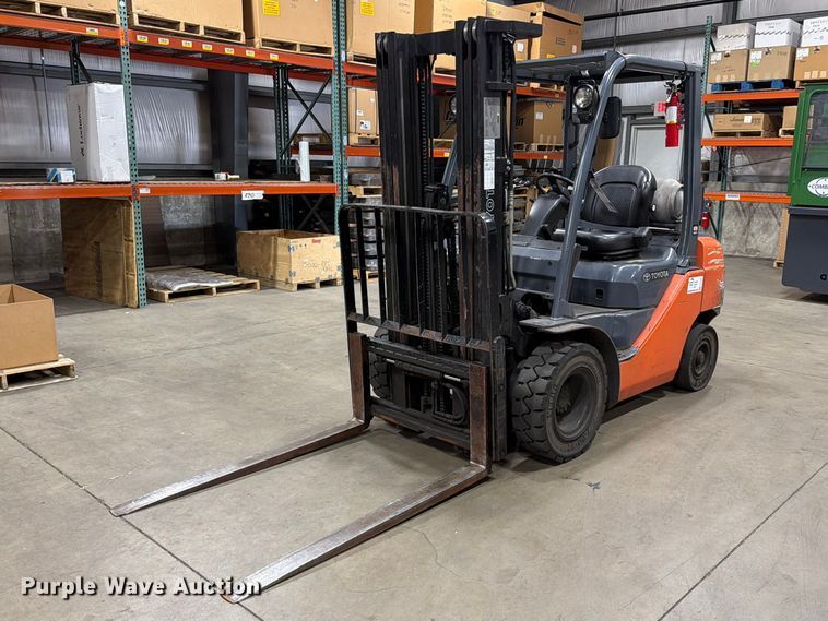 2010 Toyota 8FGU25 Forklift #