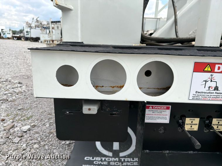 image for item FK3062 B&G Bodies digger derrick truck bed
