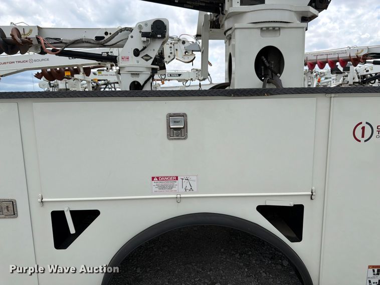 image for item FK3062 B&G Bodies digger derrick truck bed