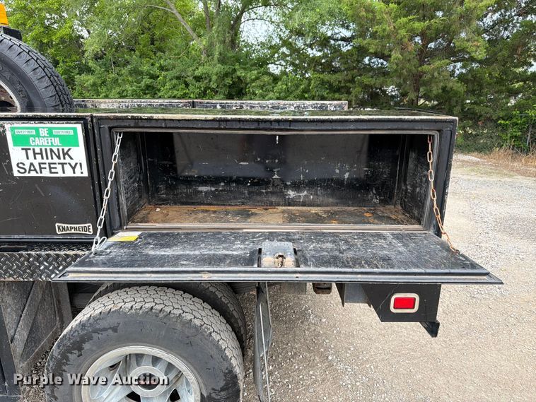 image for item FK3096 2017 GMC Sierra 3500HD Ext. Cab flatbed pickup truck