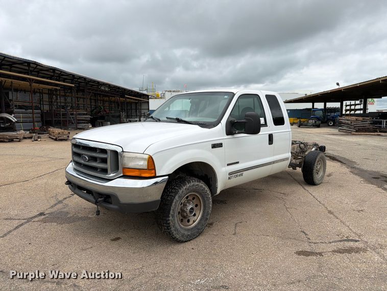 1999 Ford F250 Super Duty XLT Ext. Cab truck cab and chassis
