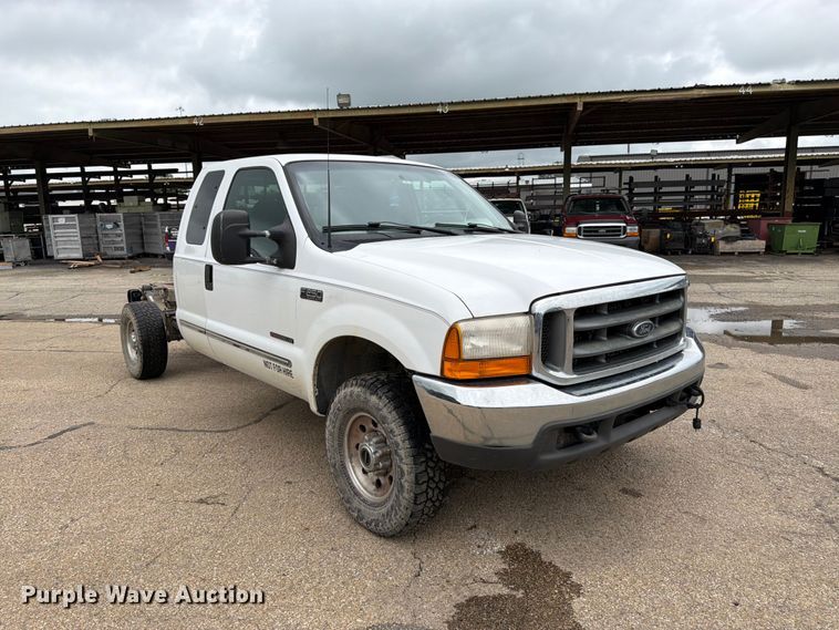 image for item FK3100 1999 Ford F250 Super Duty XLT Ext. Cab truck cab and chassis