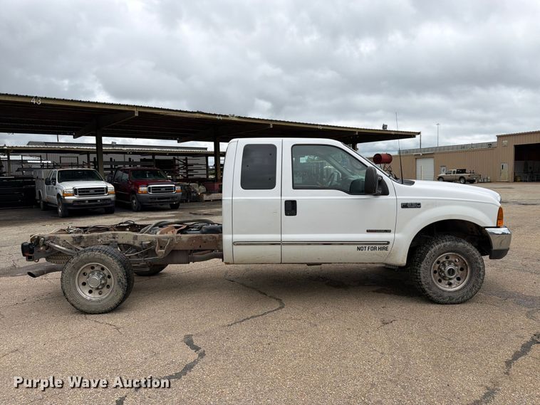 image for item FK3100 1999 Ford F250 Super Duty XLT Ext. Cab truck cab and chassis