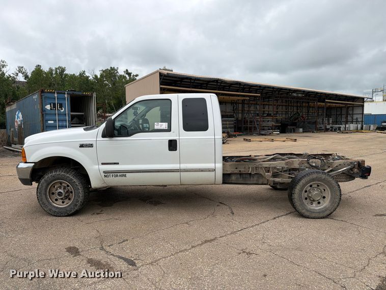 image for item FK3100 1999 Ford F250 Super Duty XLT Ext. Cab truck cab and chassis
